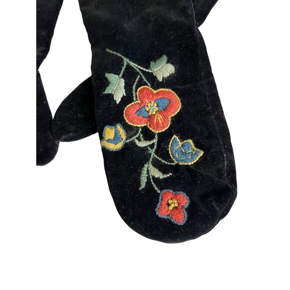 Vintage Black Velvet Bohemian Floral Embroidered Mittens - Picture 3 of 6
